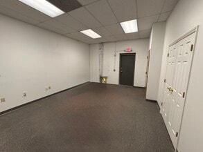 2500 Battleground Ave, Greensboro, NC for lease Interior Photo- Image 2 of 7