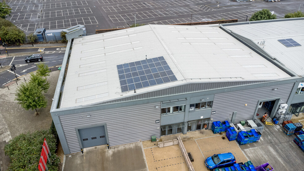 Leeside Rd, London for lease - Aerial Video - Image 2 of 17
