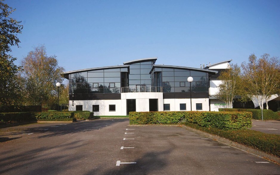 Imperial Way, Newport for sale - Primary Photo - Image 1 of 1