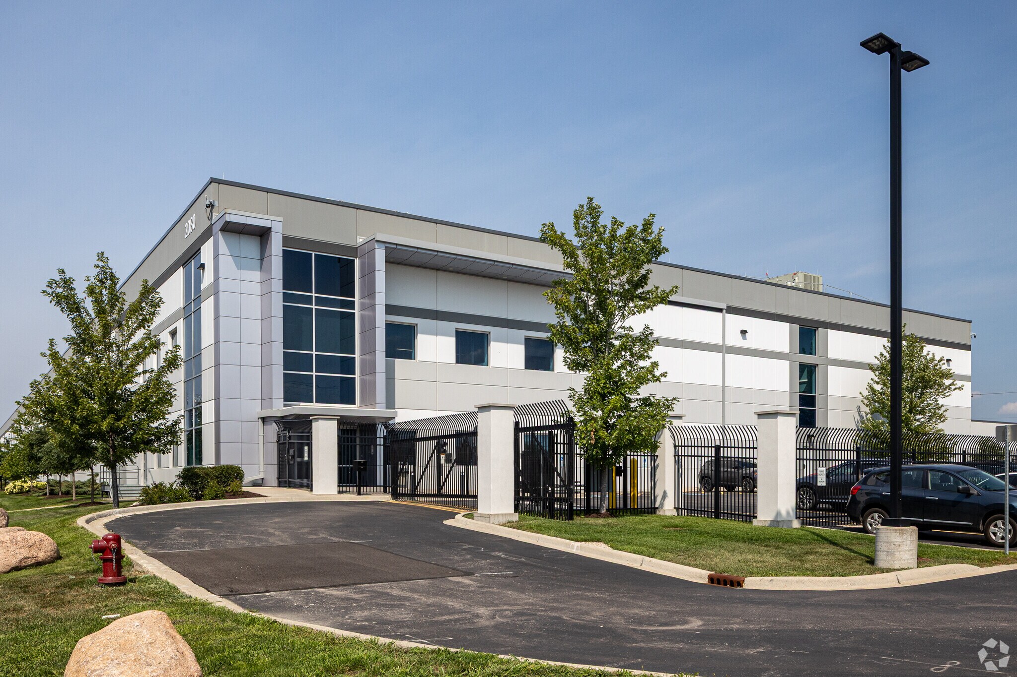 2080 Lunt Ave, Elk Grove Village, IL for sale Primary Photo- Image 1 of 1