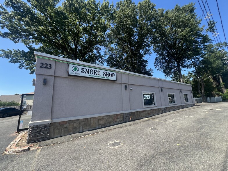 223 Route 17, Rochelle Park, NJ for sale - Building Photo - Image 2 of 11