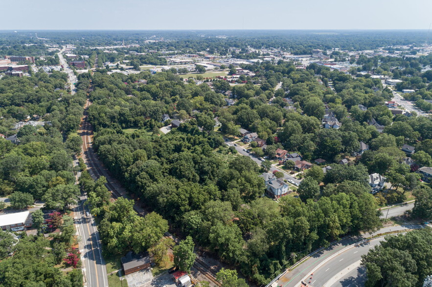 677 Chestnut St, Greensboro, NC for sale - Building Photo - Image 2 of 8