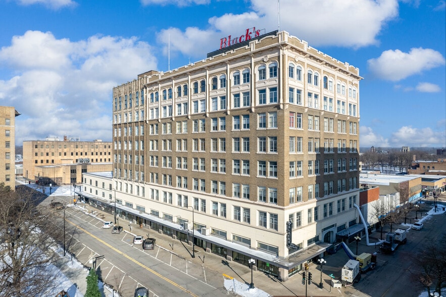 501 Sycamore St, Waterloo, IA for sale - Aerial Video - Image 1 of 1