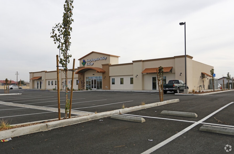 1920 Cecil Ave, Delano, CA for lease - Building Photo - Image 1 of 4