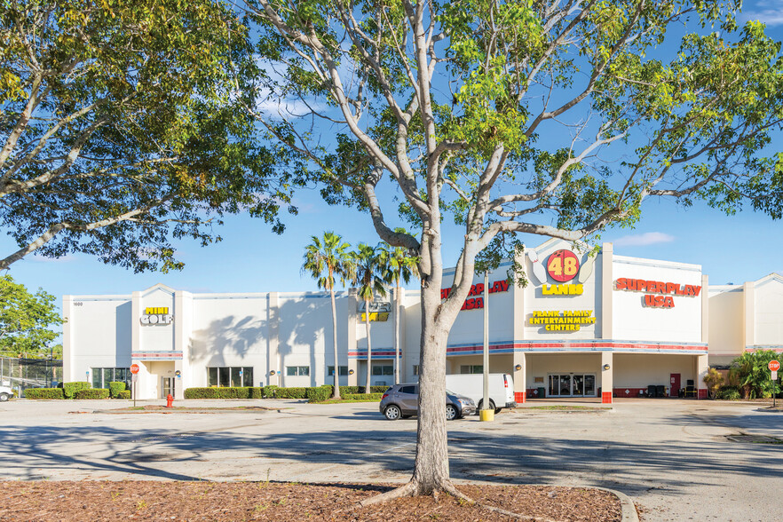 1600 NW Courtyard Cir, Port Saint Lucie, FL for sale - Building Photo - Image 1 of 1