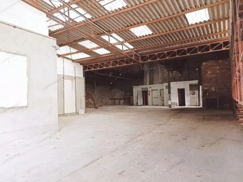 Industrial in Lardy for sale - Building Photo - Image 3 of 5