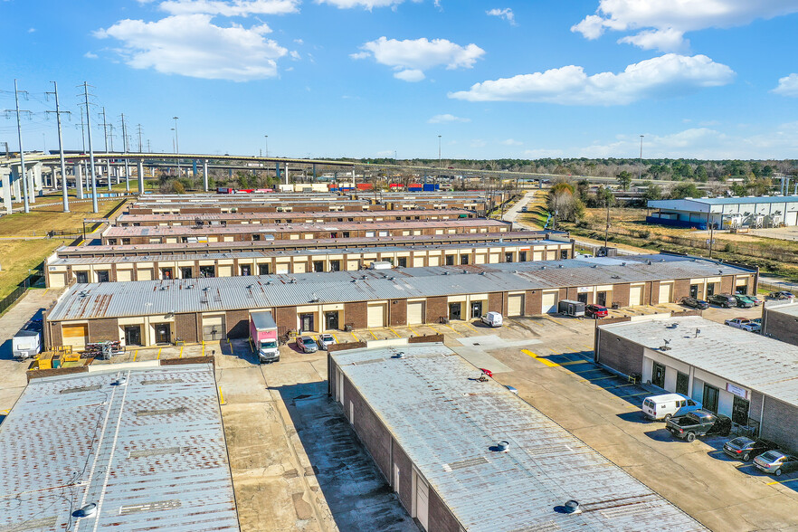 15100 Lee Rd, Houston, TX for lease - Building Photo - Image 3 of 4