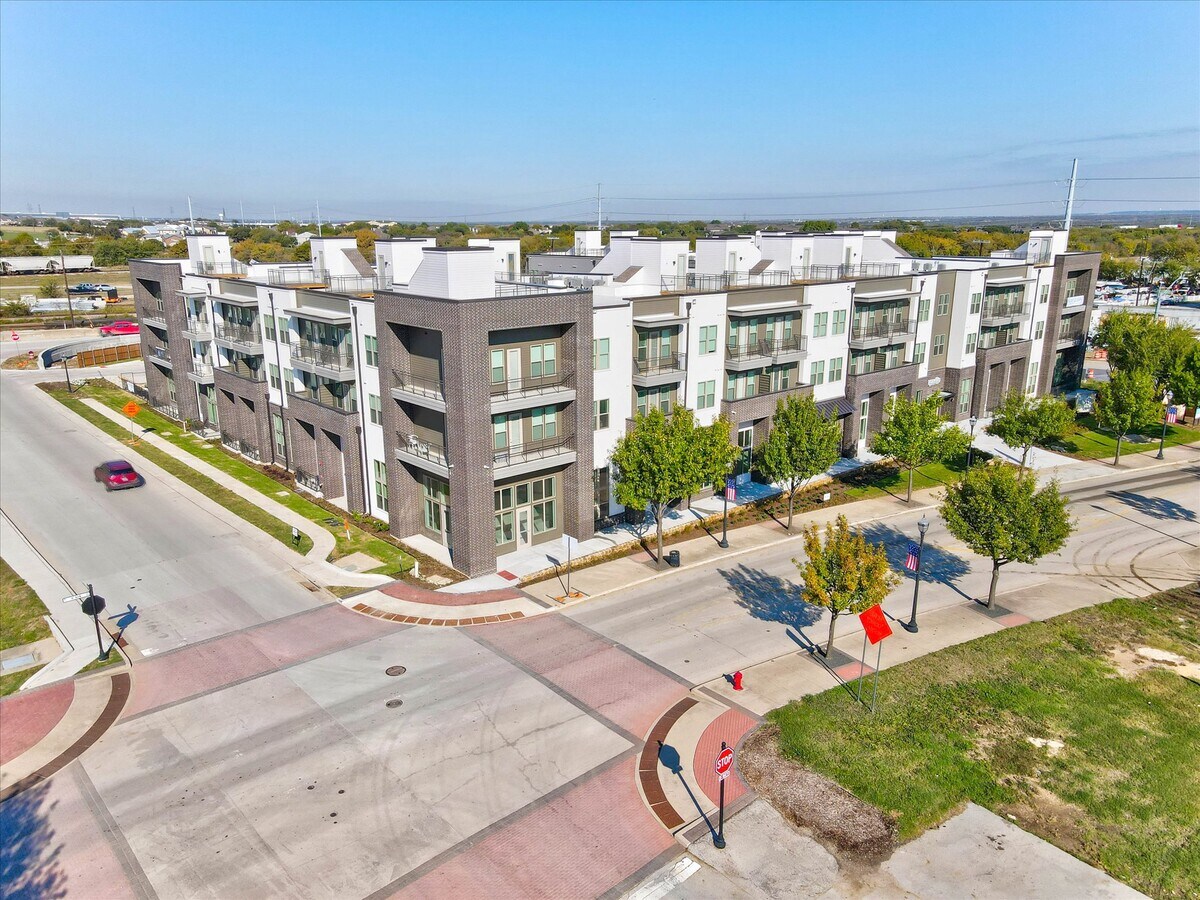 601 N Oak St, Roanoke, TX 76262 Magnolia at Oak Street