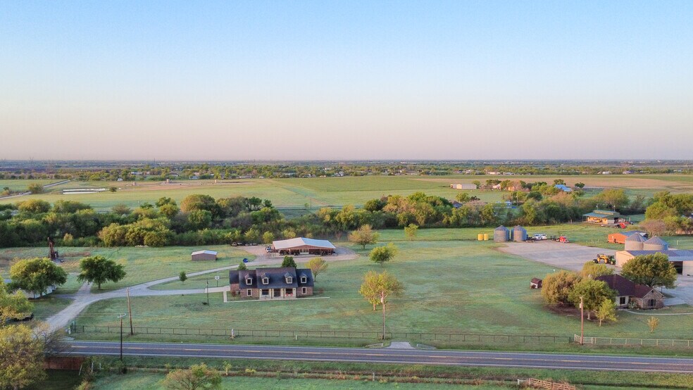 10099 FM 1173, Krum, TX for sale - Building Photo - Image 1 of 1