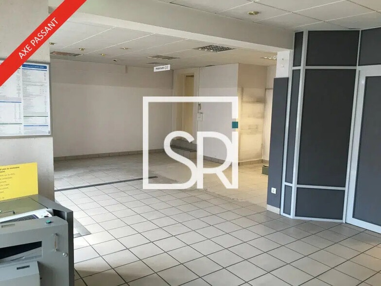 Retail in Clermont-Ferrand for sale - Interior Photo - Image 1 of 11