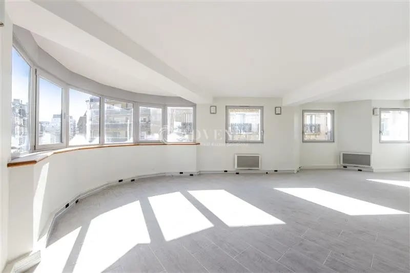 Office in Paris for lease Interior Photo- Image 1 of 10