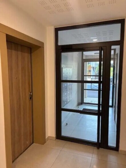 Office in Saint-Maur-des-Fossés for sale - Lobby - Image 2 of 6