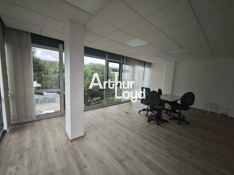 Office in Nice for lease - Interior Photo - Image 2 of 7