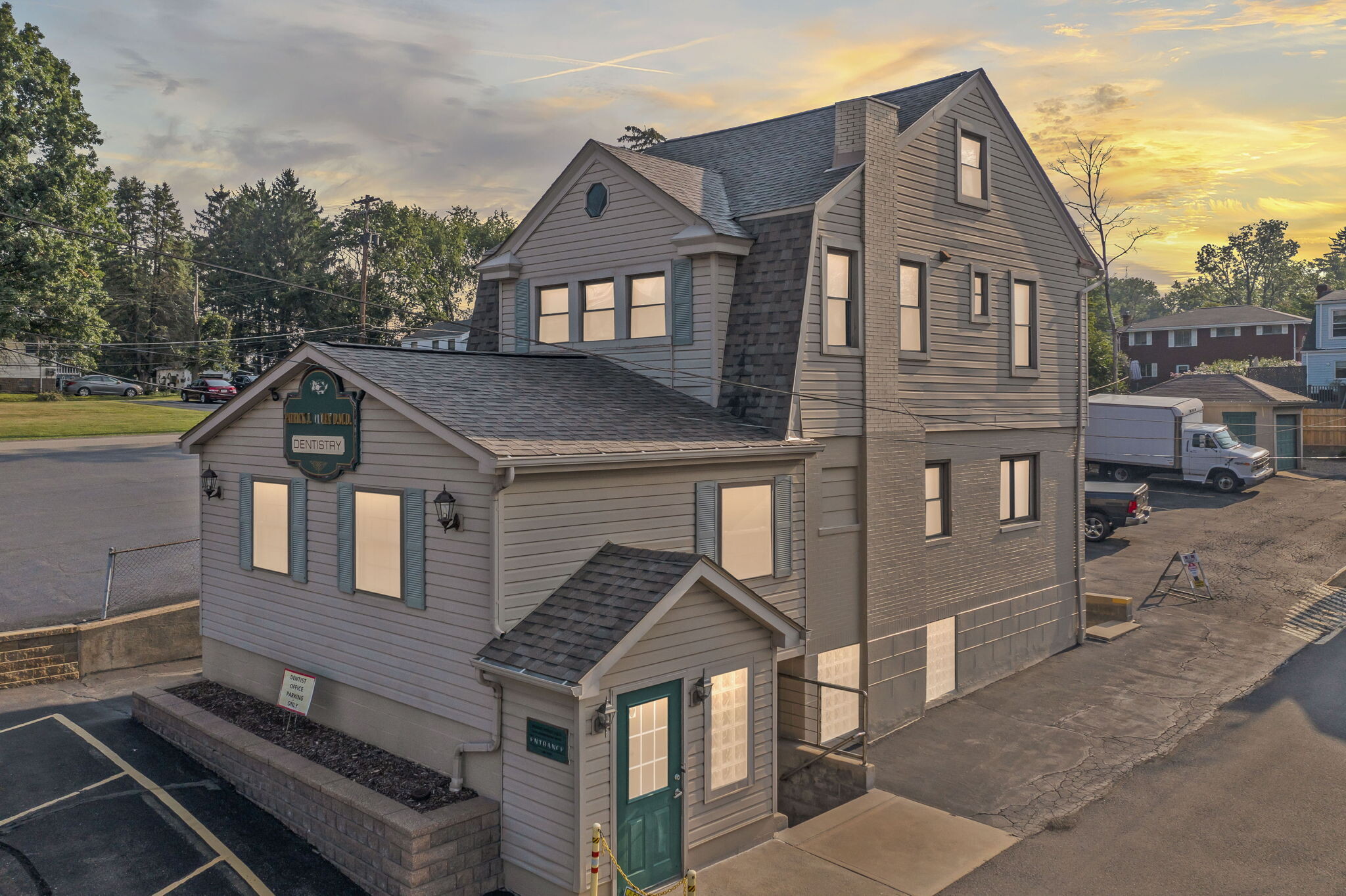 5133 Brightwood Rd, Bethel Park, PA for sale Primary Photo- Image 1 of 1