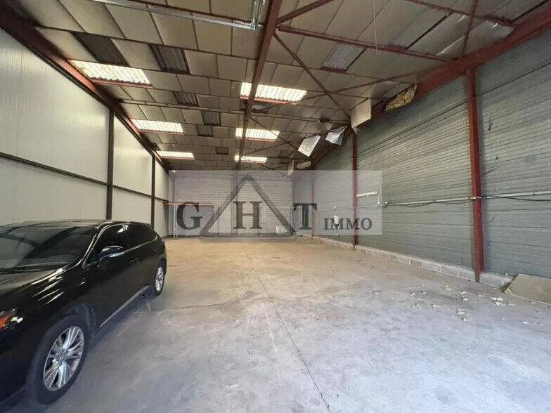 Industrial in Moissy-Cramayel for sale - Interior Photo - Image 2 of 9