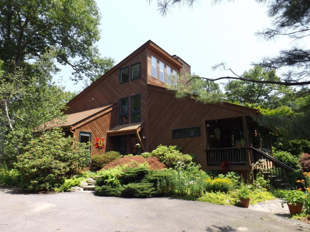 1394 Route 739, Dingmans Ferry, PA 18328