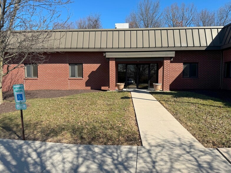 182 Industrial Rd, Glen Rock, PA for lease - Primary Photo - Image 1 of 9