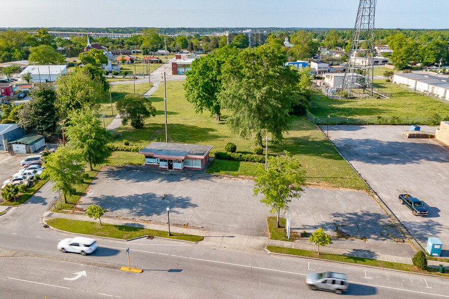 1101 Broad St, New Bern, NC for sale - Building Photo - Image 1 of 18