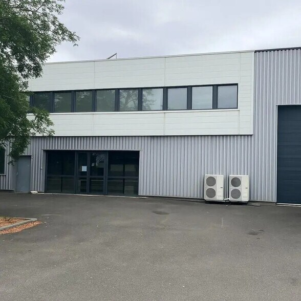 Flex in Bordeaux for lease - Building Photo - Image 1 of 5