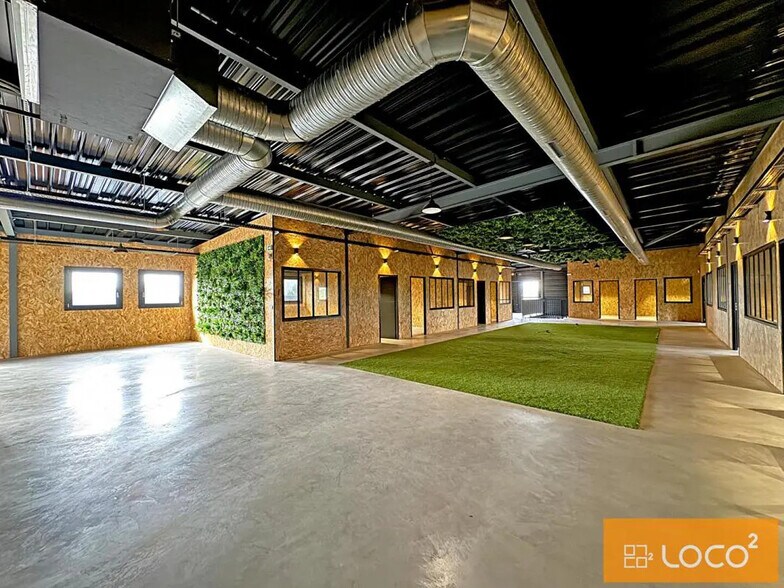 296 Rue Pythagore, Bouloc for lease - Interior Photo - Image 2 of 14