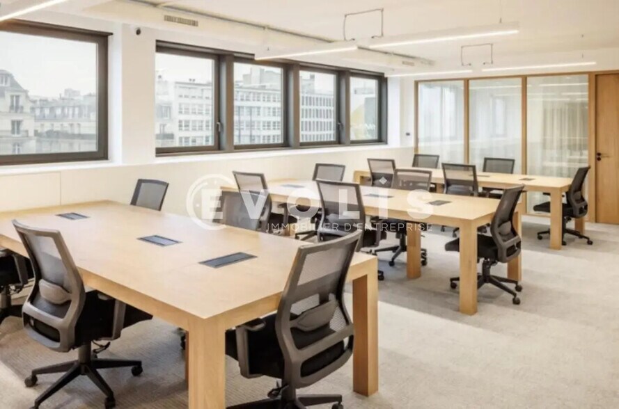 Office in Neuilly-sur-Seine for lease - Interior Photo - Image 1 of 12