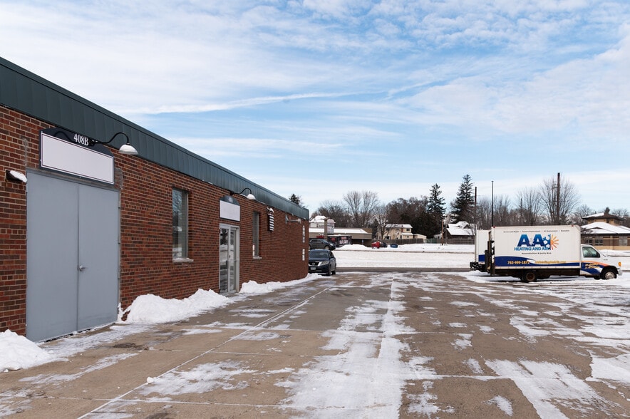 404-412 7th St NE, Buffalo, MN for lease - Building Photo - Image 2 of 4