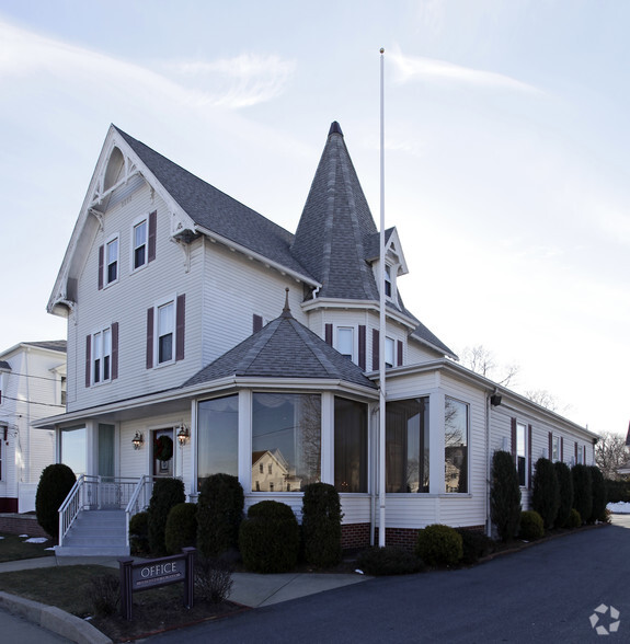 684 Park Ave, Cranston, RI for sale - Primary Photo - Image 1 of 1