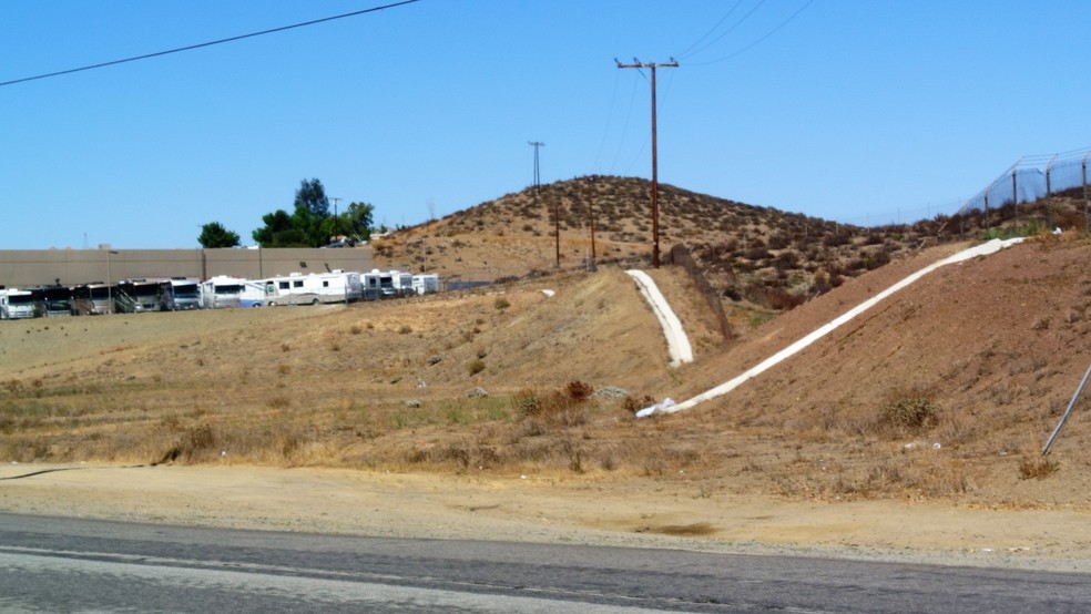 Camino Del Norte, Lake Elsinore, CA for lease - Building Photo - Image 2 of 13