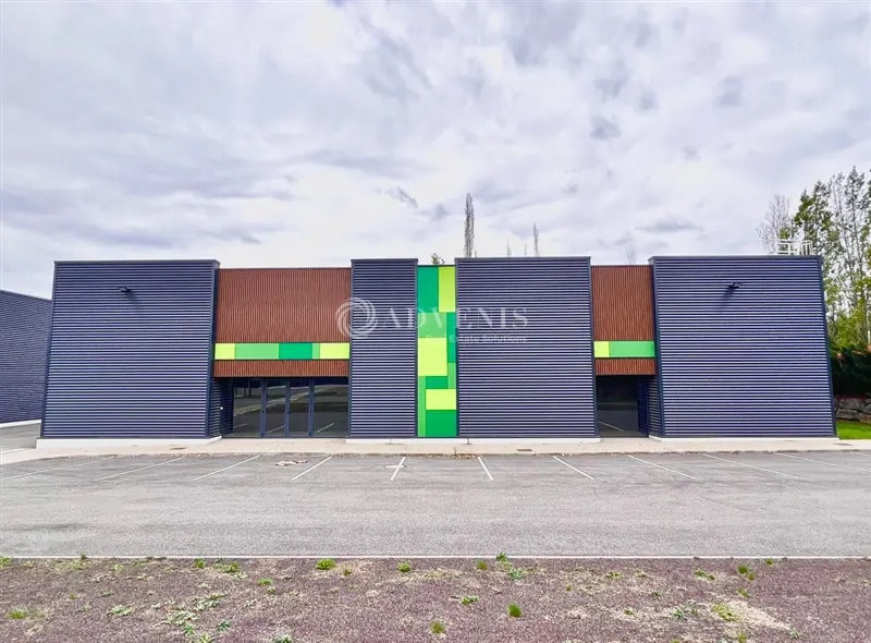 Retail in Anse for lease Building Photo- Image 1 of 4