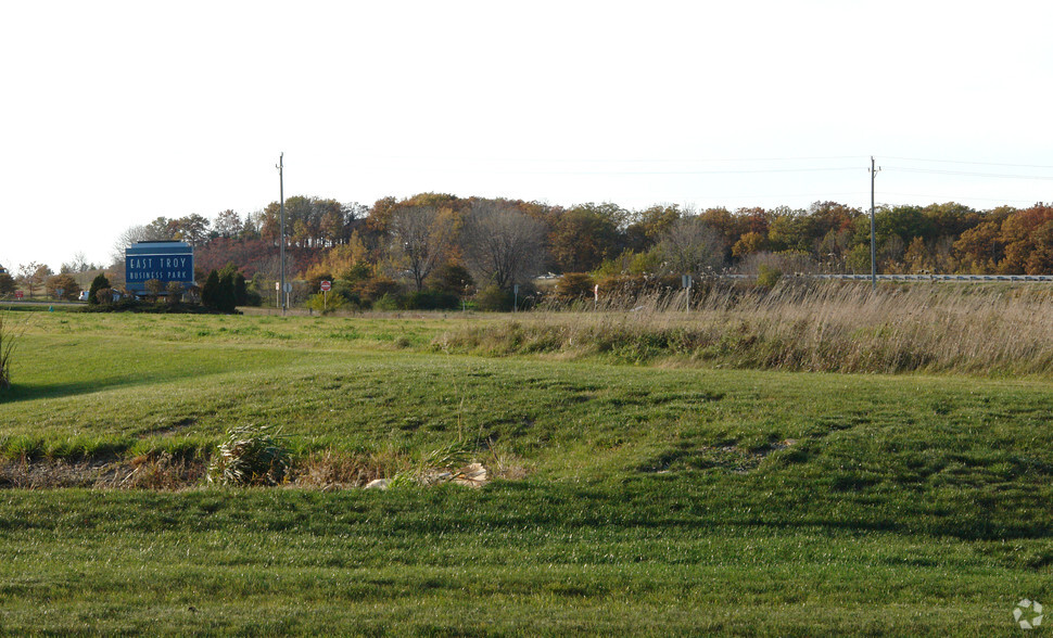 Corporate Cir, East Troy, WI for sale - Building Photo - Image 1 of 3