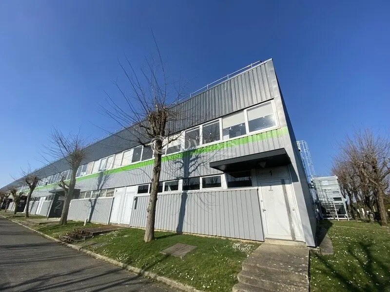 Industrial in Coignières for lease Building Photo- Image 1 of 6