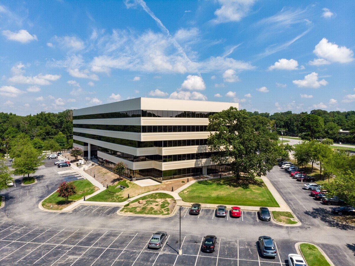 1500 Pinecroft Rd, Greensboro, NC 27407