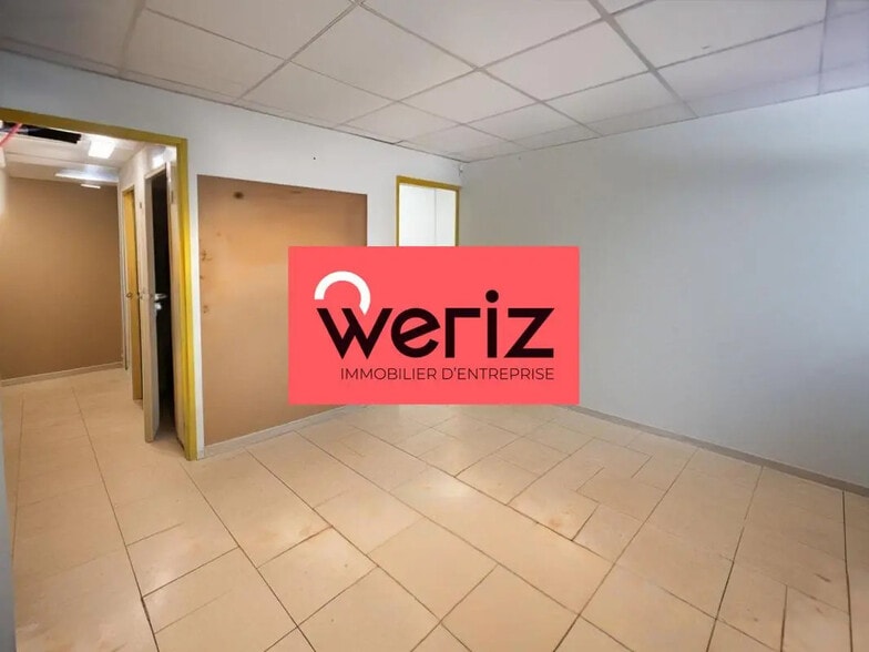 Industrial in Saint-Cannat for sale - Interior Photo - Image 1 of 4