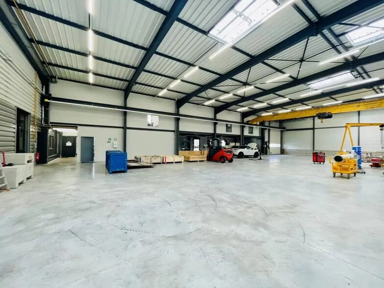 Industrial in Château-Gaillard for lease - Interior Photo - Image 2 of 12