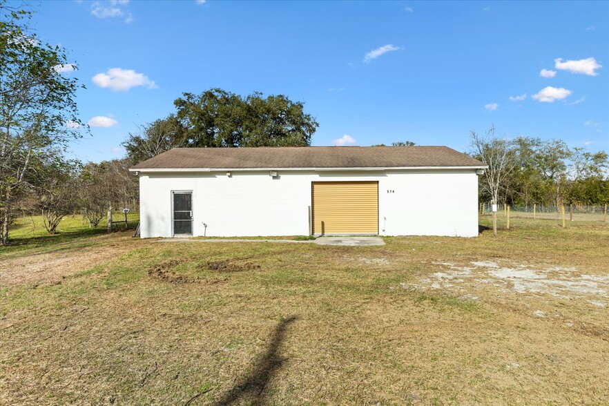 574 W Kings Hwy, Center Hill, FL for lease - Building Photo - Image 1 of 20