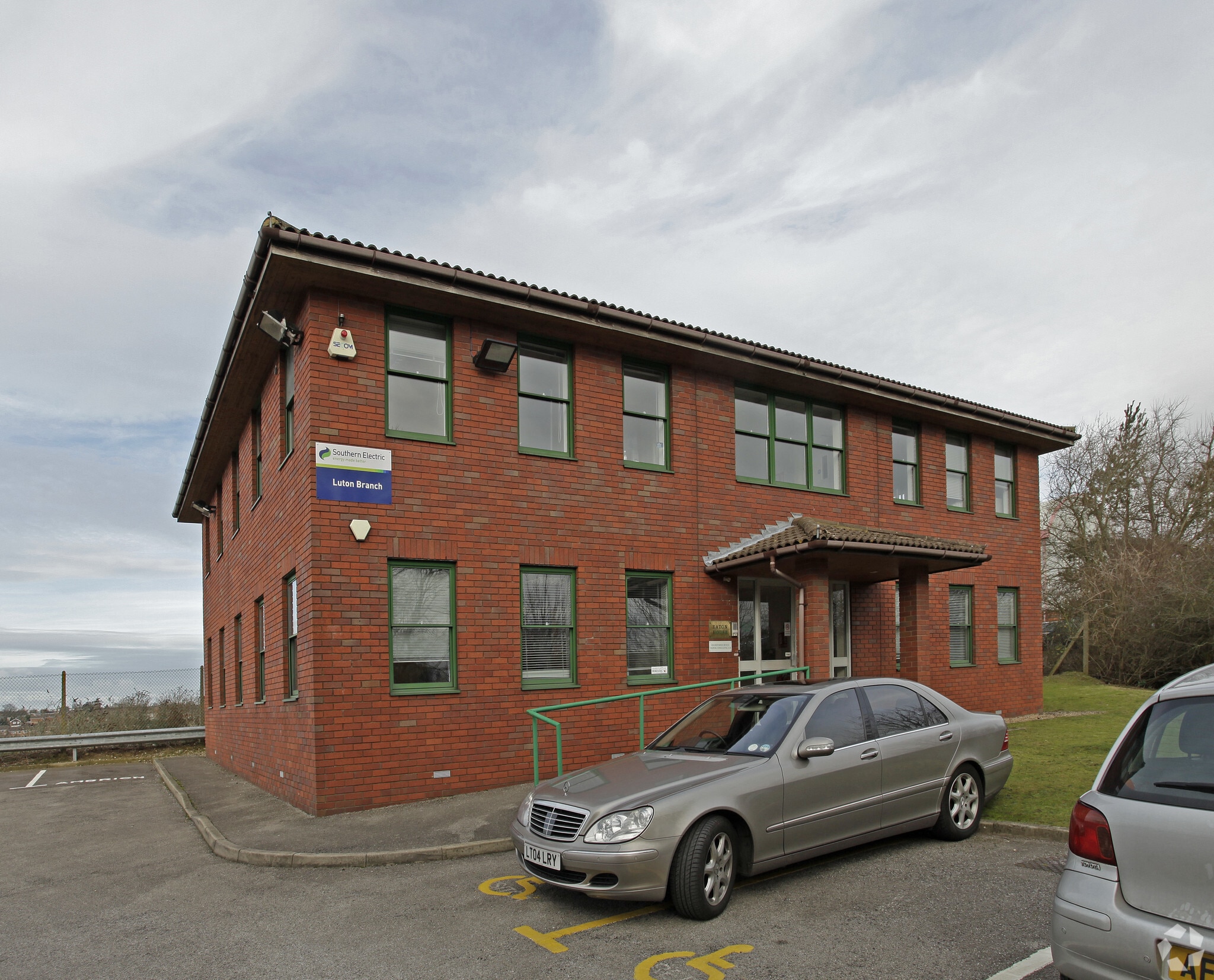 Proctor Way, Luton for sale Primary Photo- Image 1 of 1