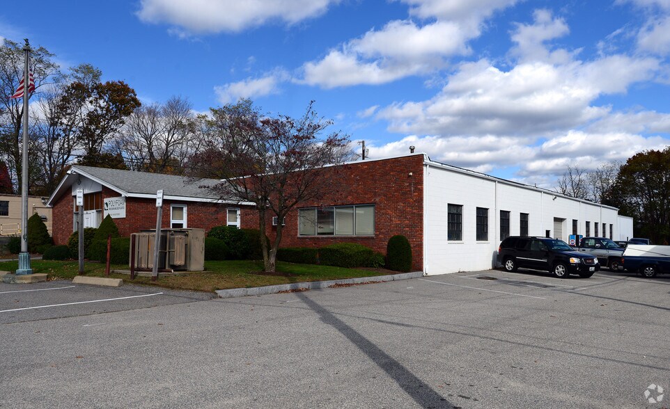 60 Glen Rd, Cranston, RI for sale - Primary Photo - Image 1 of 1