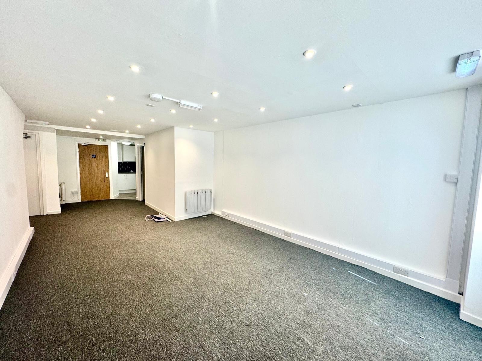 9 High Town Rd, Luton for lease Interior Photo- Image 1 of 4