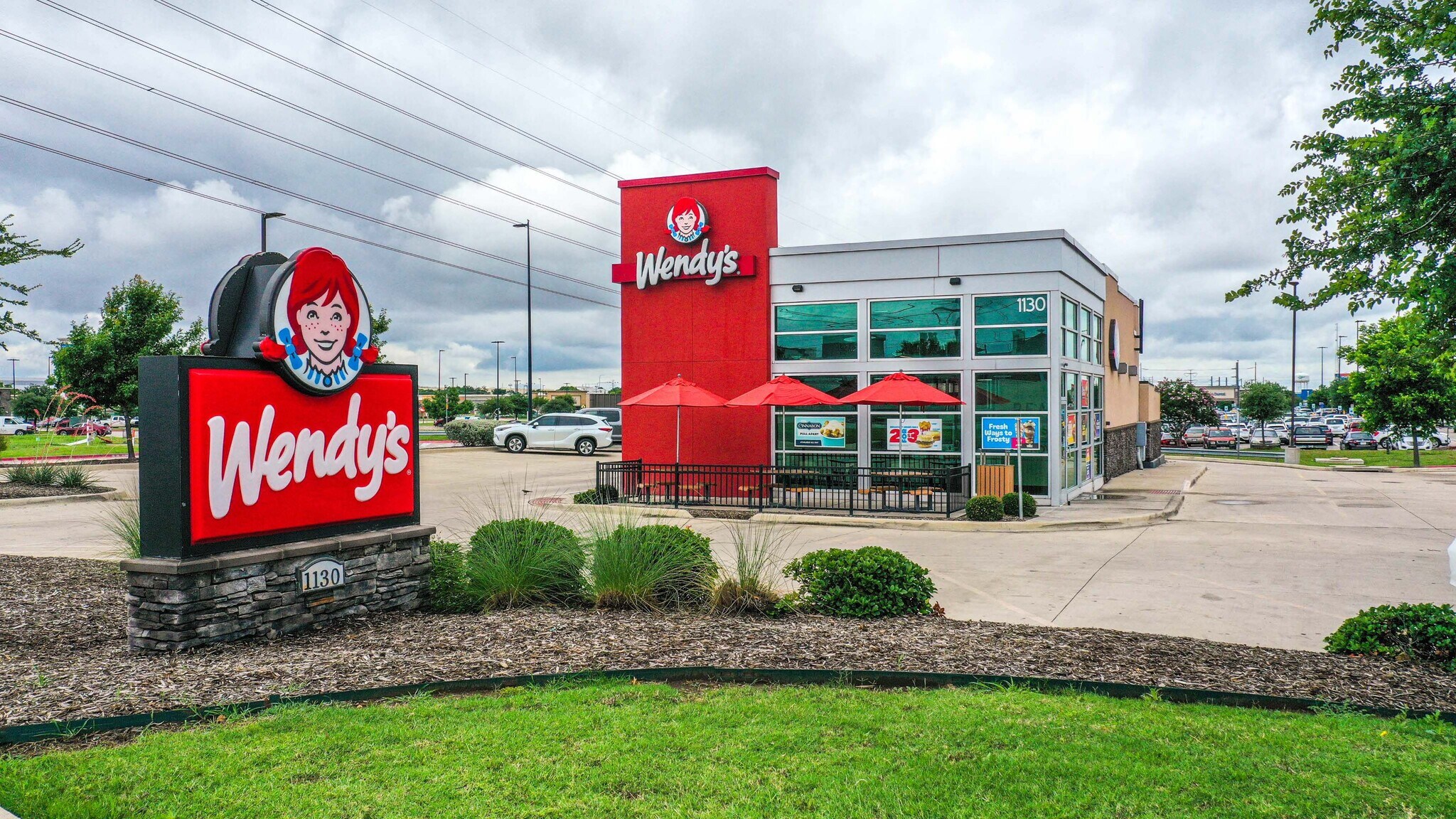 1130 Arkansas Ln, Grand Prairie, TX for sale Building Photo- Image 1 of 3