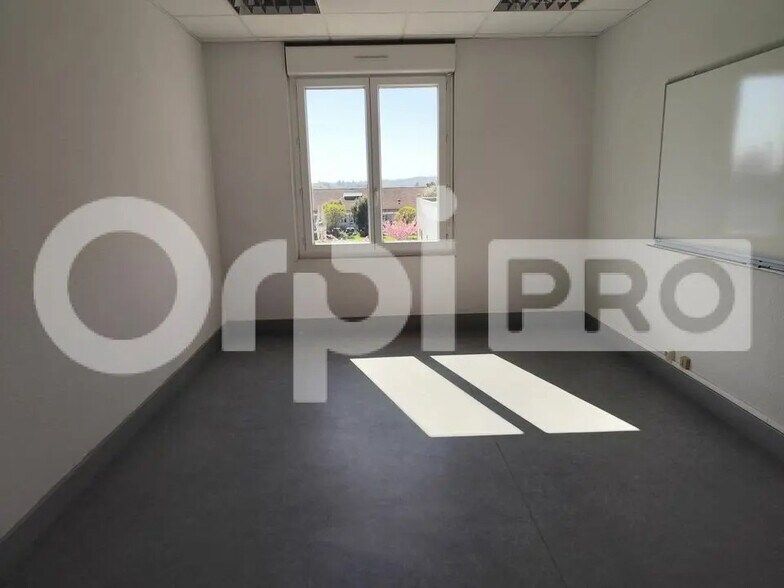 Office in Limoges for lease - Interior Photo - Image 3 of 4