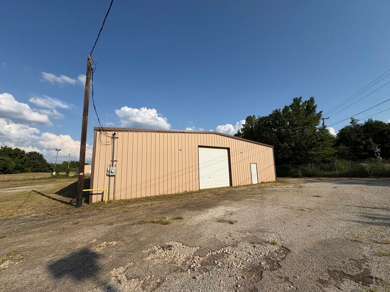 1516 S Sycamore St, Palestine, TX for lease - Building Photo - Image 3 of 13