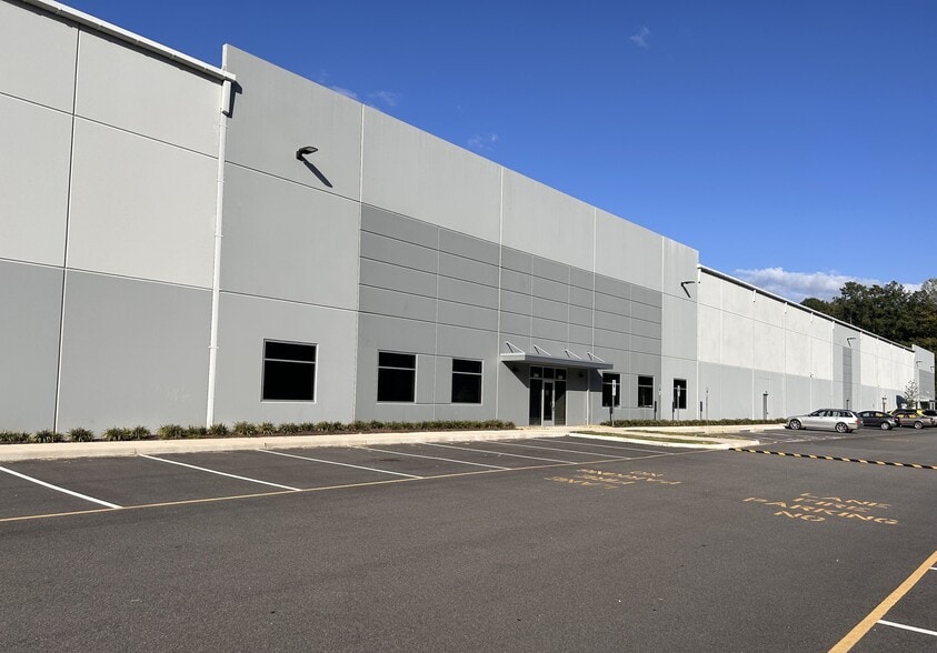 8440 Times Dispatch Blvd, Mechanicsville, VA for lease - Building Photo - Image 1 of 10