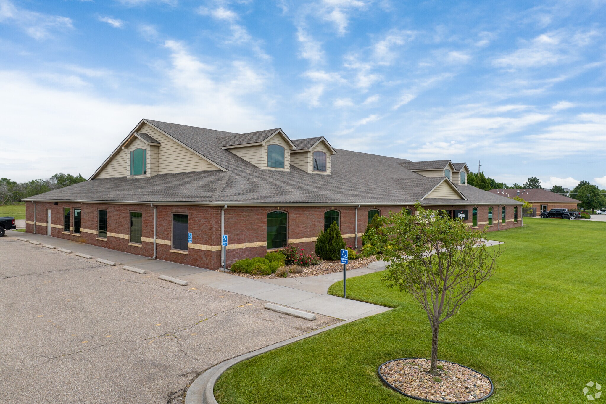 1632 E 23rd Ave, Hutchinson, KS for lease Primary Photo- Image 1 of 21