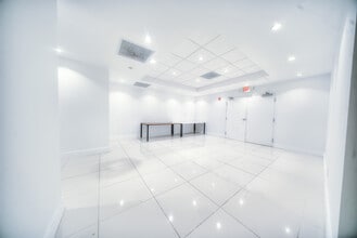 301 Arthur Godfrey Rd, Miami Beach, FL for lease Interior Photo- Image 2 of 7
