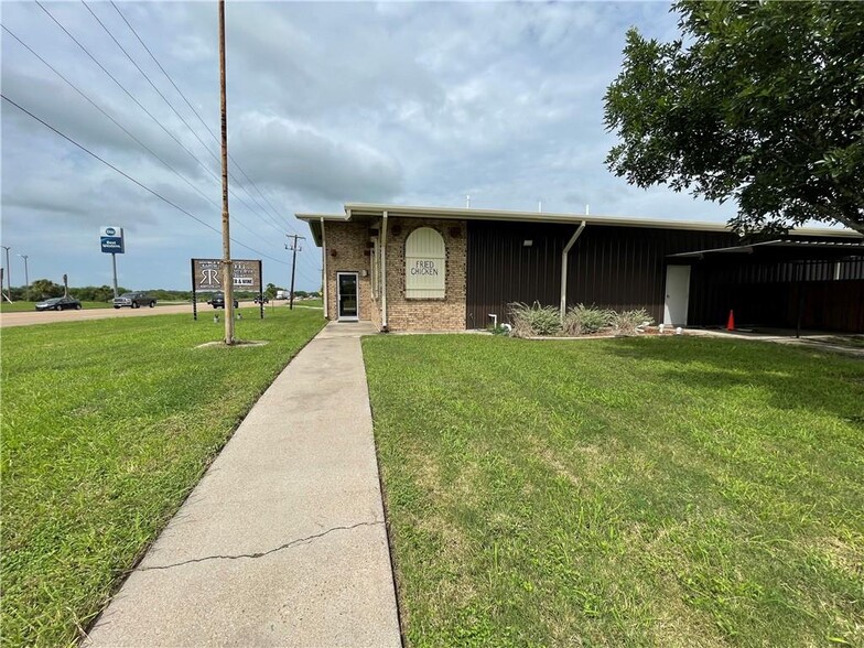 1002 Victoria, Refugio, TX for sale - Building Photo - Image 2 of 40