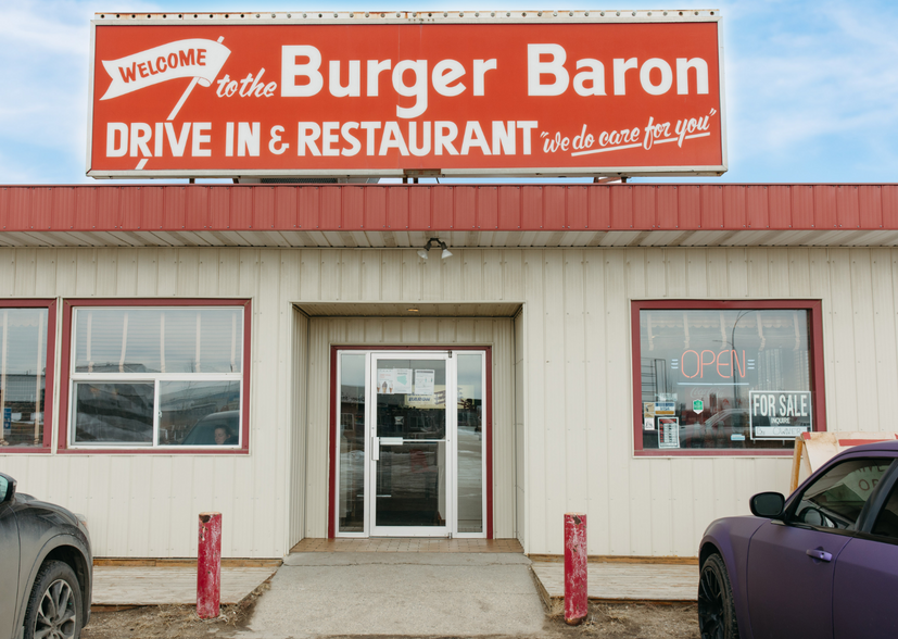 5004 45 Ave, Mayerthorpe, AB for sale - Primary Photo - Image 1 of 6