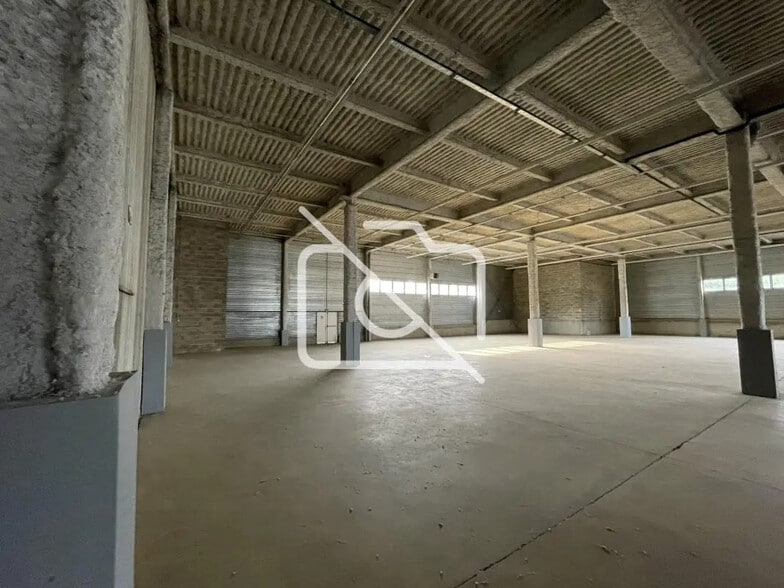 Industrial in Orgeval for lease - Interior Photo - Image 3 of 5