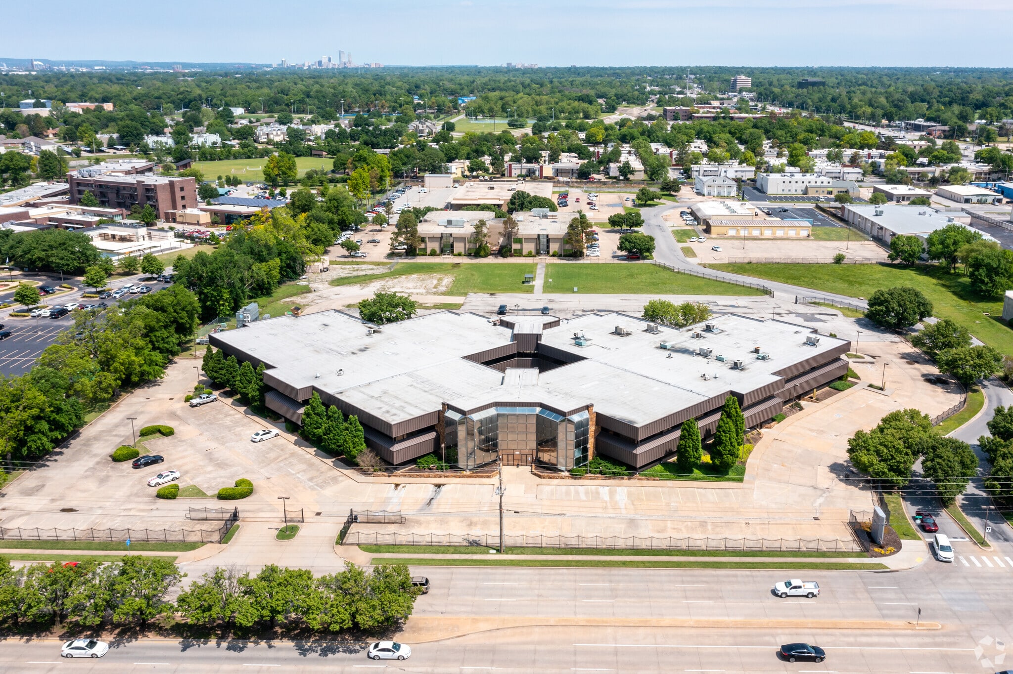 2087 E 71st St, Tulsa, OK 74136 Yorktown Plaza