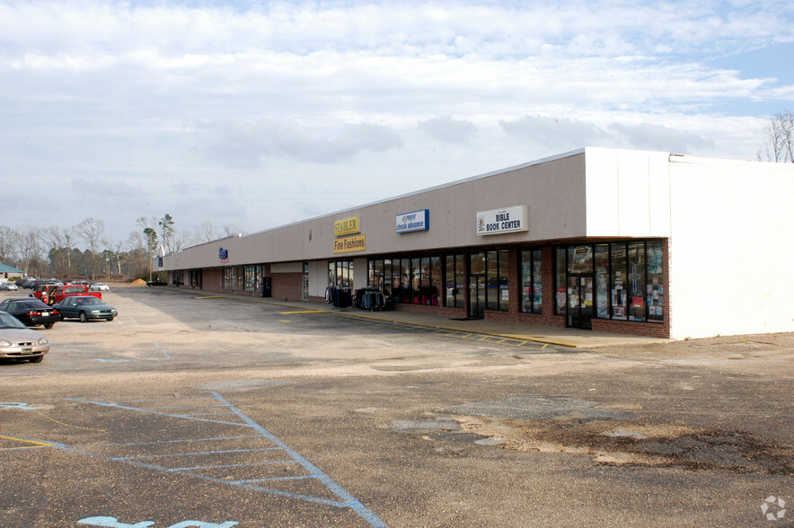 120-150 Lindberg Ave, Atmore, AL for sale - Primary Photo - Image 1 of 1