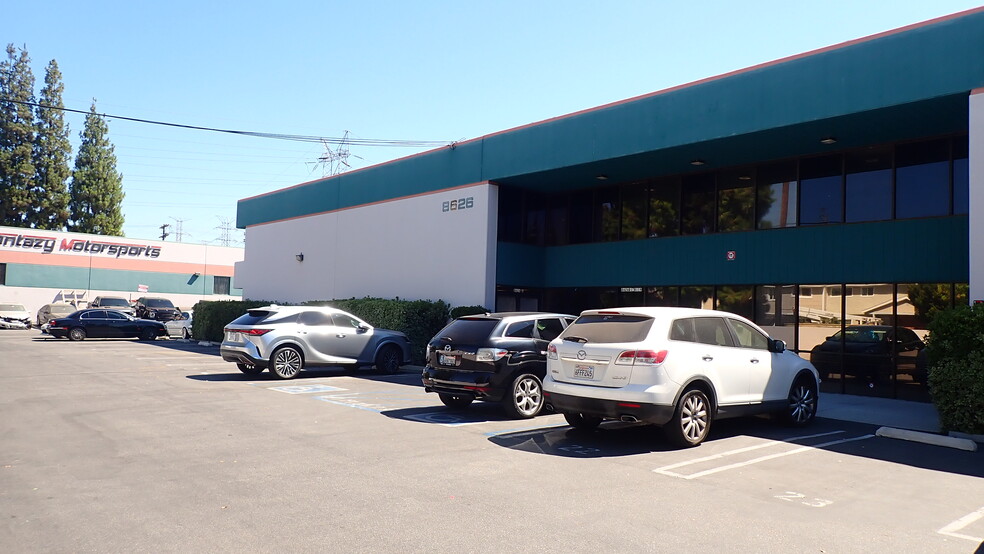 8626 Wilbur Ave, Northridge, CA for lease - Building Photo - Image 3 of 4